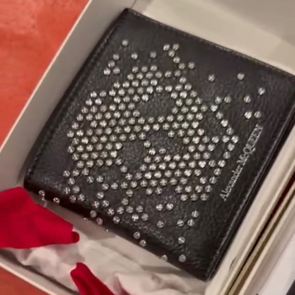 Alexander Mcqueen Skull Studded Leather Bifold Wallet - Black - Picture 2 of 5